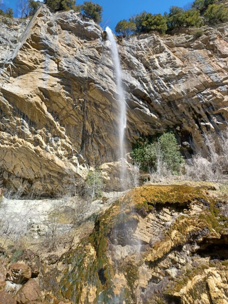 Le Pagliare di Cerchiara (TE) e la cascata di Biselli. Sabato 19 marzo 2022. 